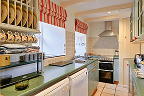 Farm Cottage - well equipped kitchen